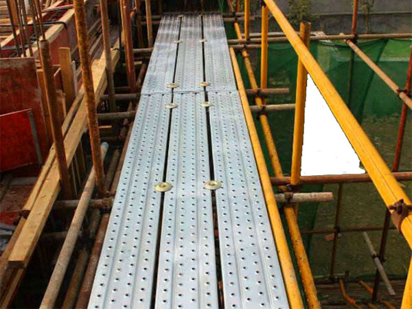 钢跳板使用安全操作介绍(图1) 钢跳板使用安全操作介绍(图1)