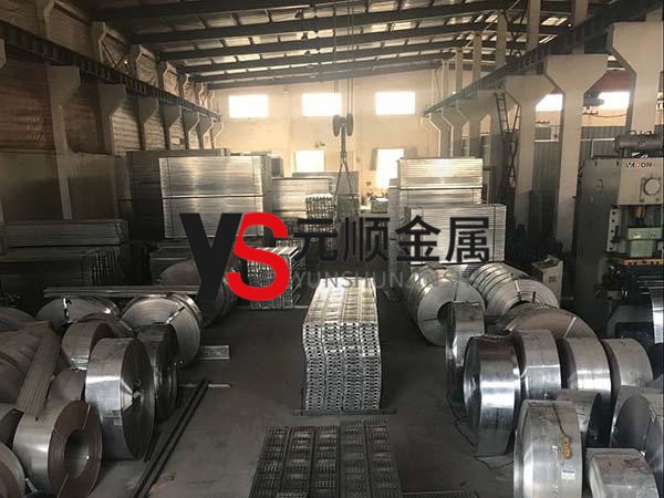 钢跳板厂家建议你这样买钢跳板(图1) 钢跳板厂家建议你这样买钢跳板(图1)